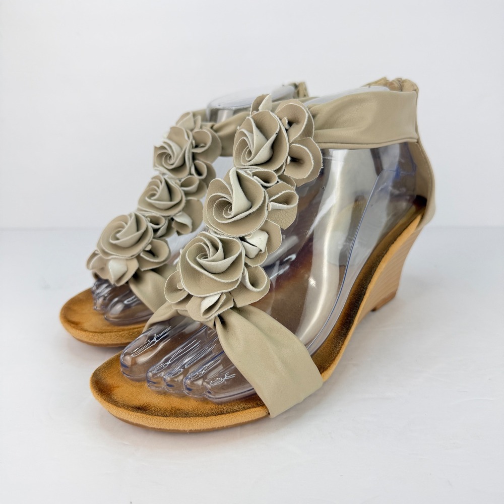 Patrizia by Spring Step Womens 7 Floral Rosette Neutral Wedge comfort Sandals